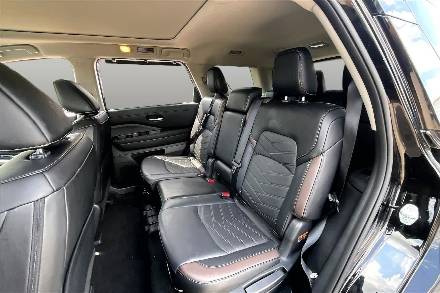 Used 2025 Super Black Nissan Platinum image 19