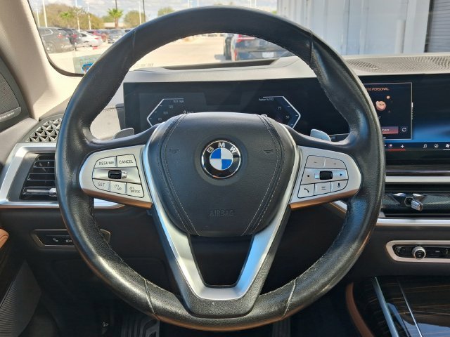 Used 2025 Red BMW xDrive40i image 15