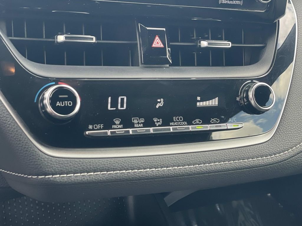 Used 2020 White Toyota SE image 16