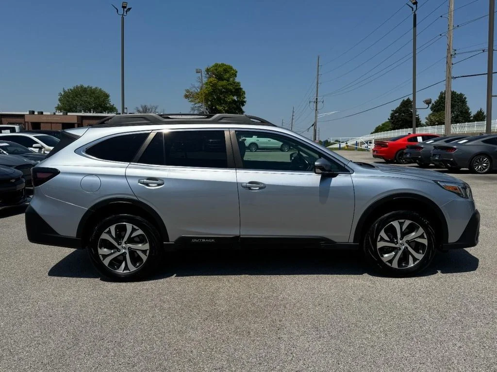 Used 2022 Ice Silver Metallic Subaru Limited image 2