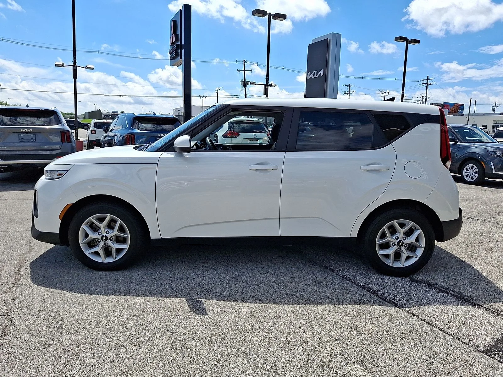 Used 2022 White Kia LX image 4