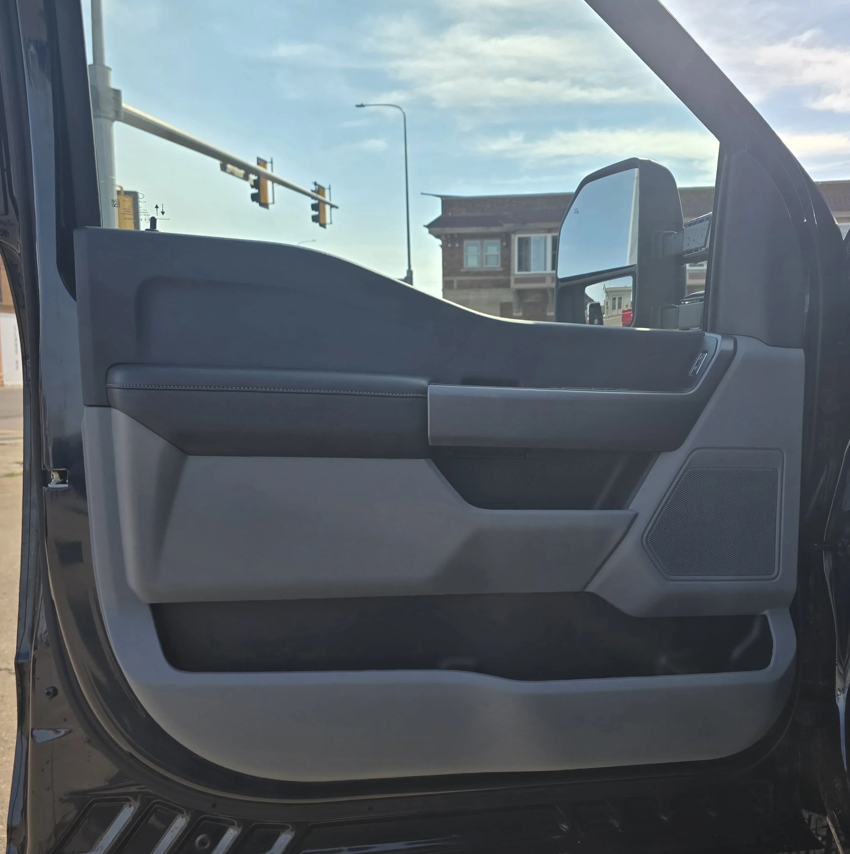 2025 Ford F-350 Super Duty XLT - Photo 18