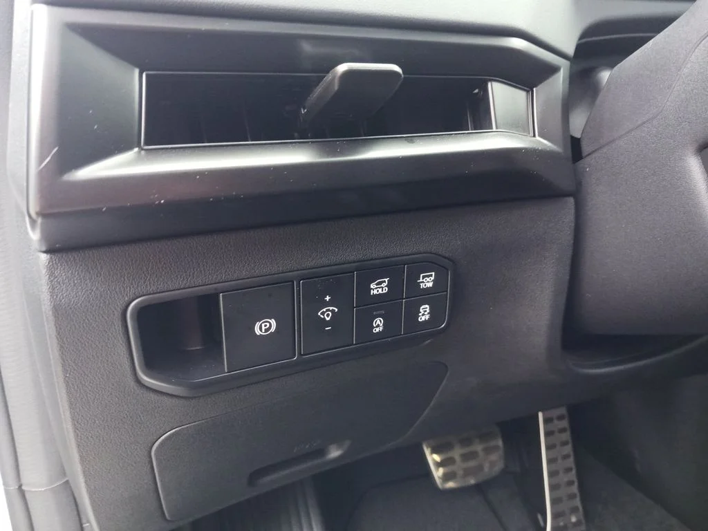 Used 2027 White Kia X-Pro SX-Prestige image 38