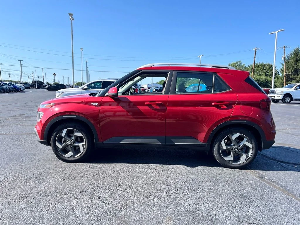 Used 2022 Red Hyundai Limited image 4