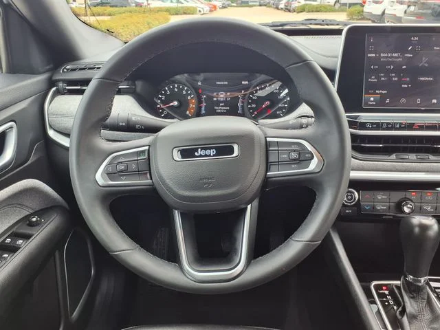 Used 2025 Silver Jeep Latitude image 32