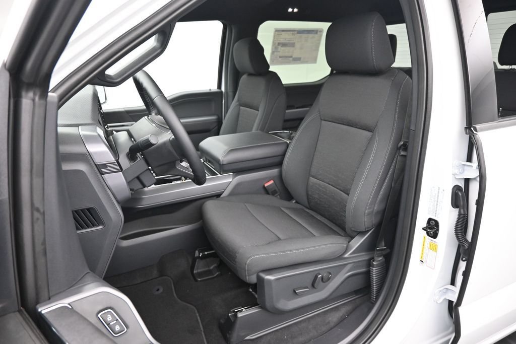 New 2026 Oxford White Ford XLT image 15