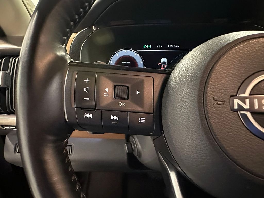 Used 2022 Red Nissan Platinum image 37