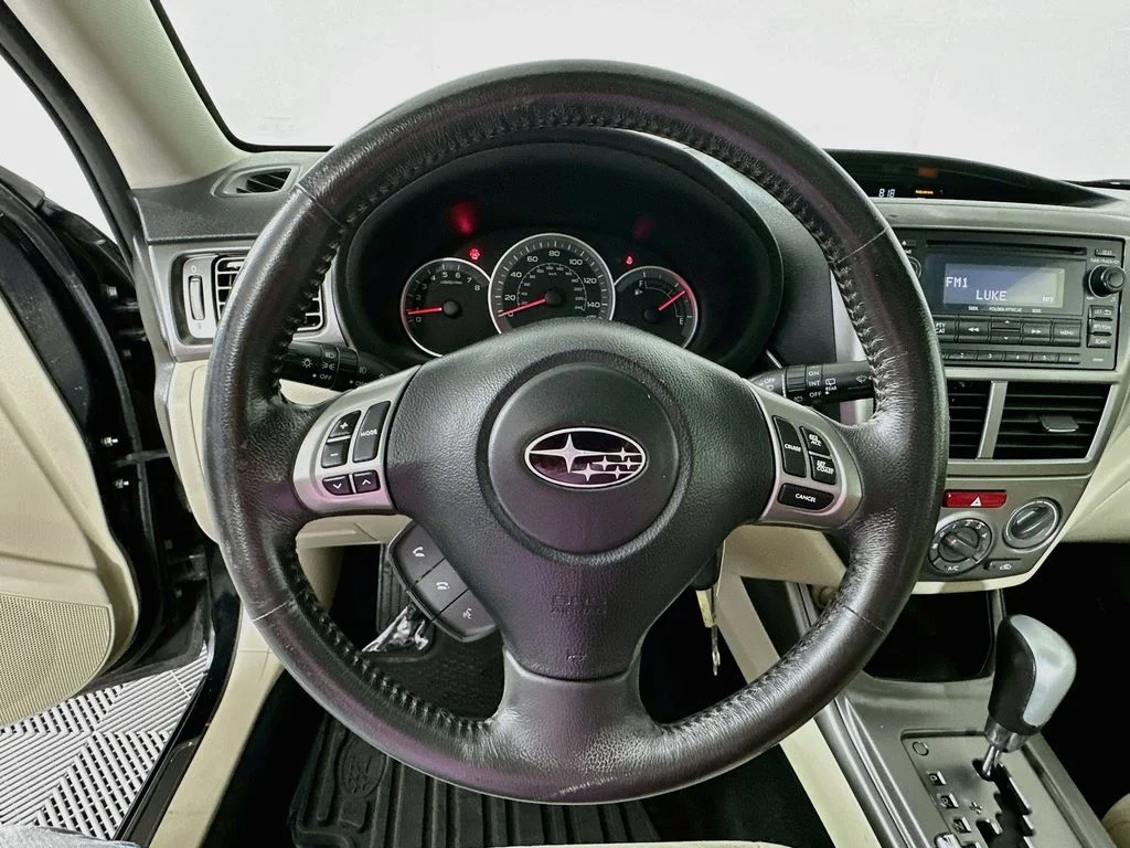 Used 2011 Obsidian Black Pearl Subaru 2.5i image 12