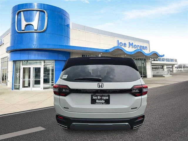 New 2026 Platinum White Pearl Honda Touring Blackout image 4