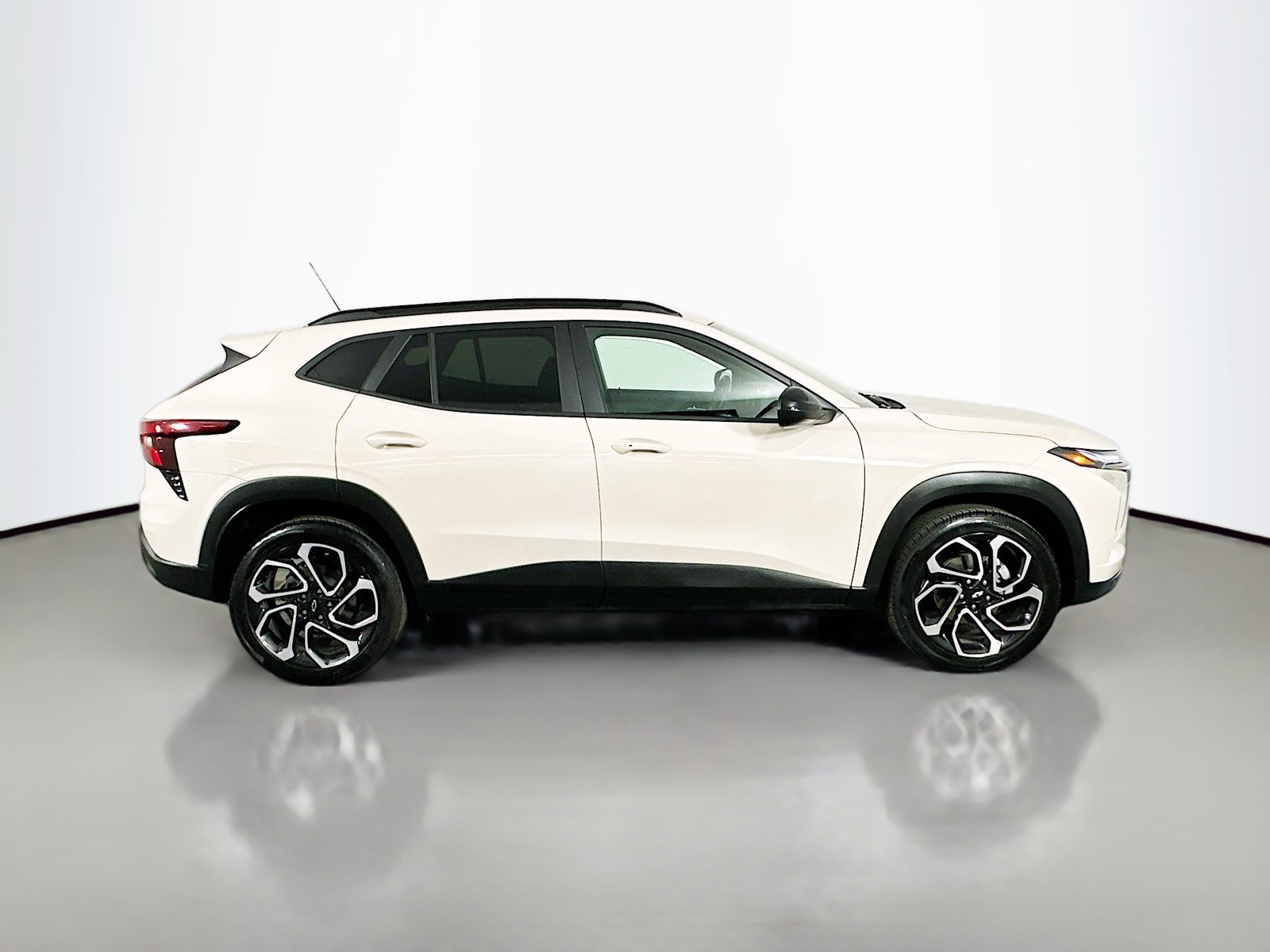 Used 2026 White Sands Chevrolet 2RS image 8