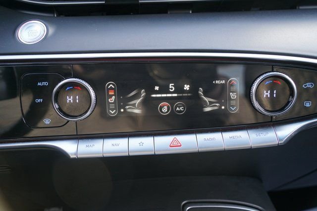 2024 GENESIS GV70 - Image 14