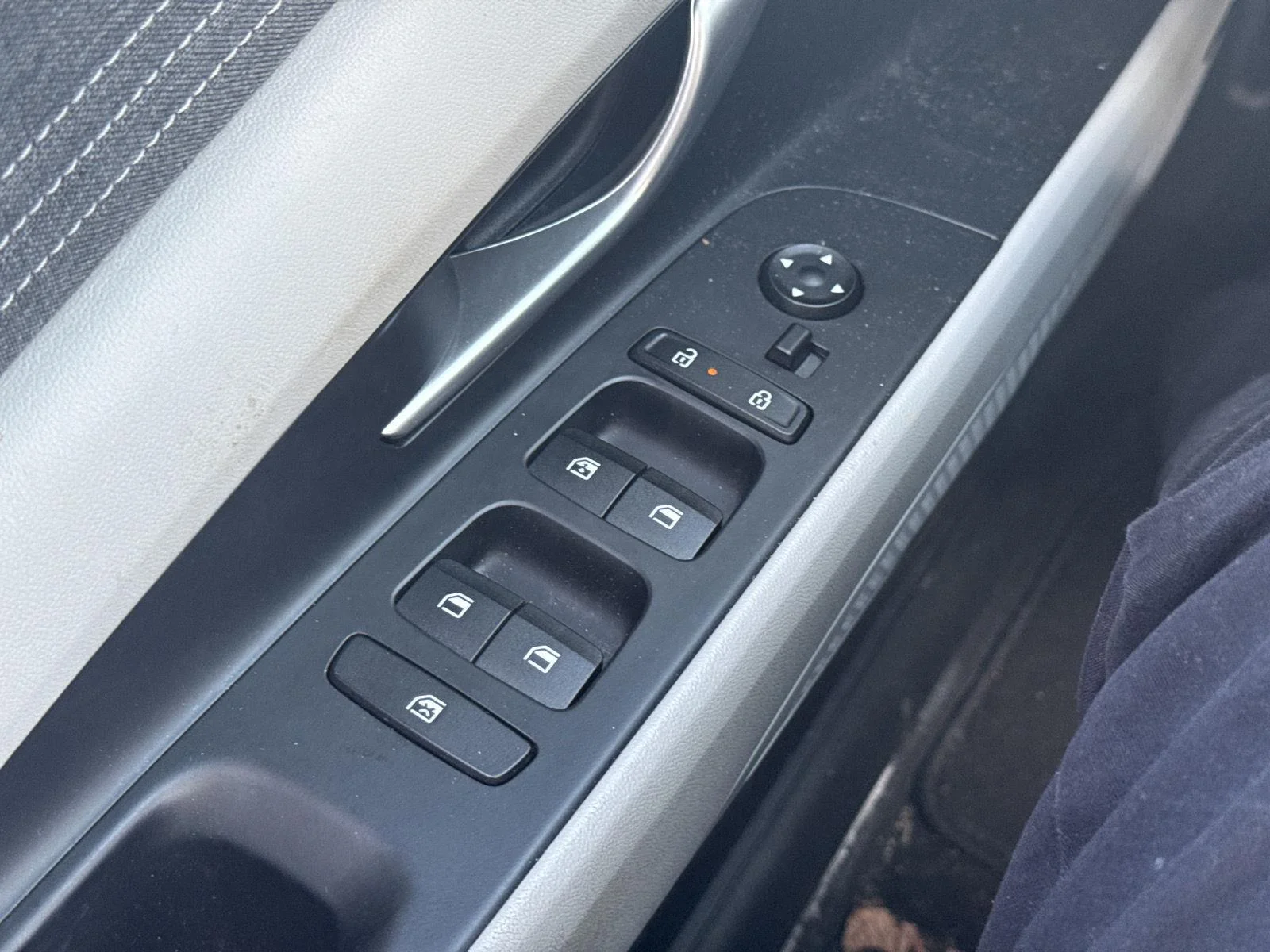 Used 2024 Fluid Metal Hyundai Limited image 18