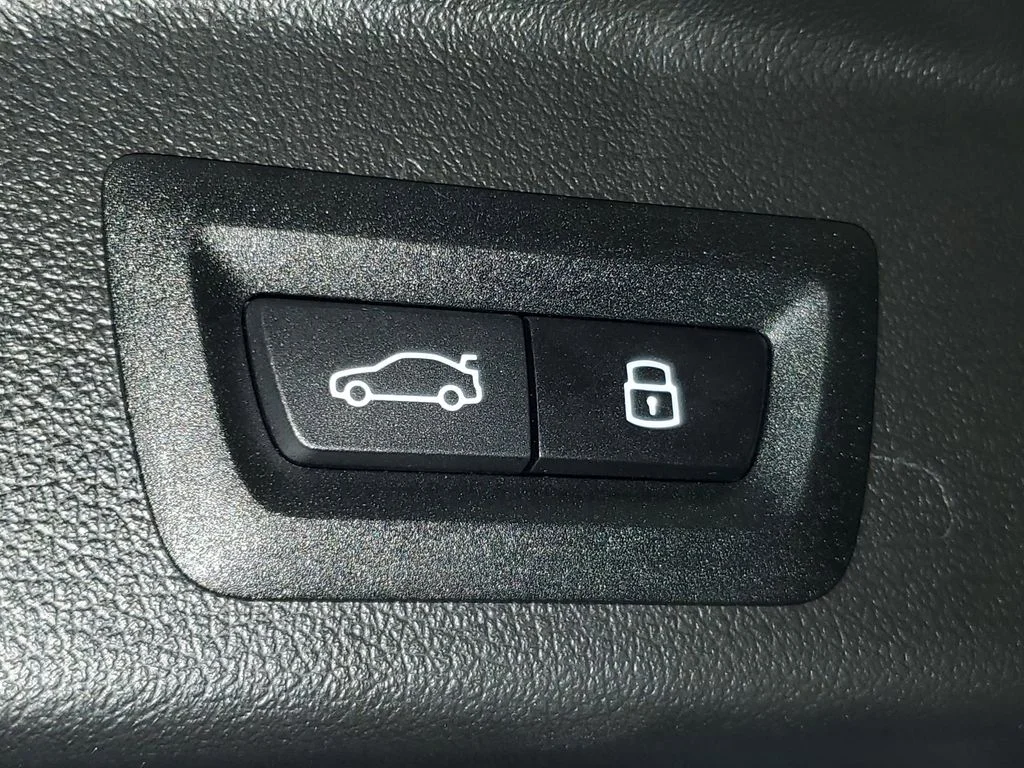 Used 2026 White BMW sDrive40i image 8