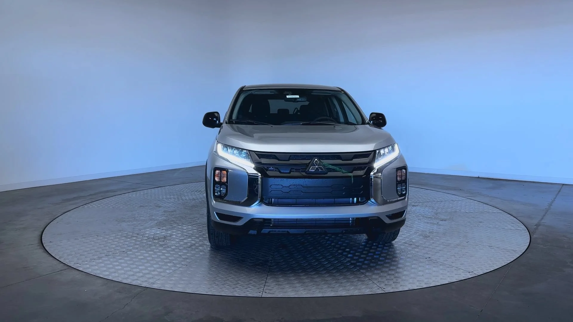 New 2026 Alloy Silver Metallic Mitsubishi LE image 3