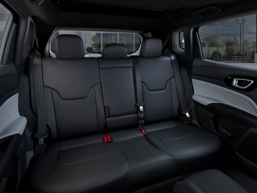 New 2026 Diamond Black Crystal Pearlcoat Jeep Limited image 15