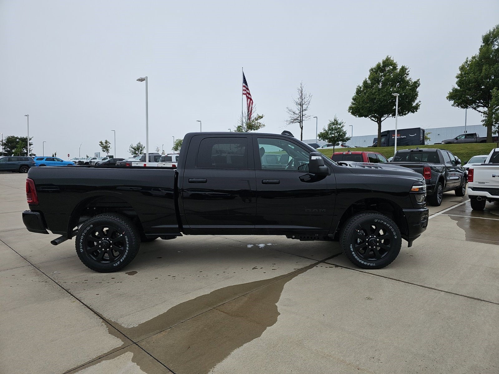 New 2026 Diamond Black Crystal Pearlcoat Ram Laramie image 6