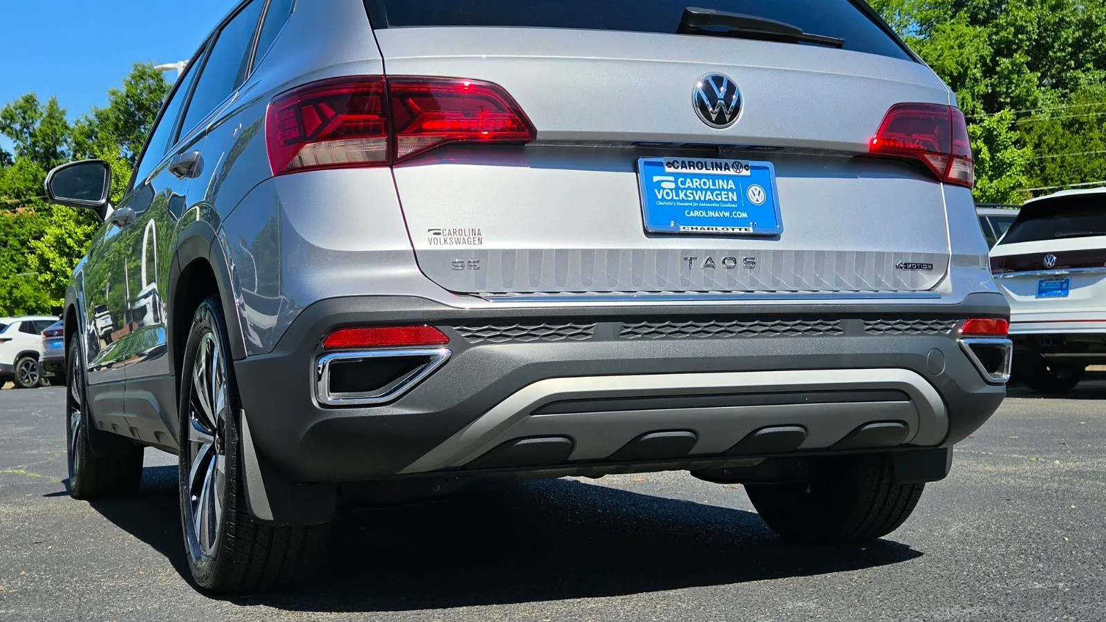 Certified Used 2023 Pyrite Silver Metallic Volkswagen SE image 12