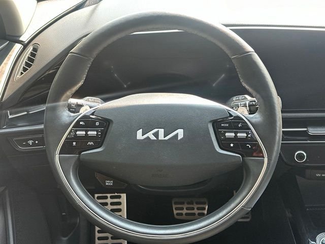 Used 2023 Snow White Pearl Kia Wave image 28
