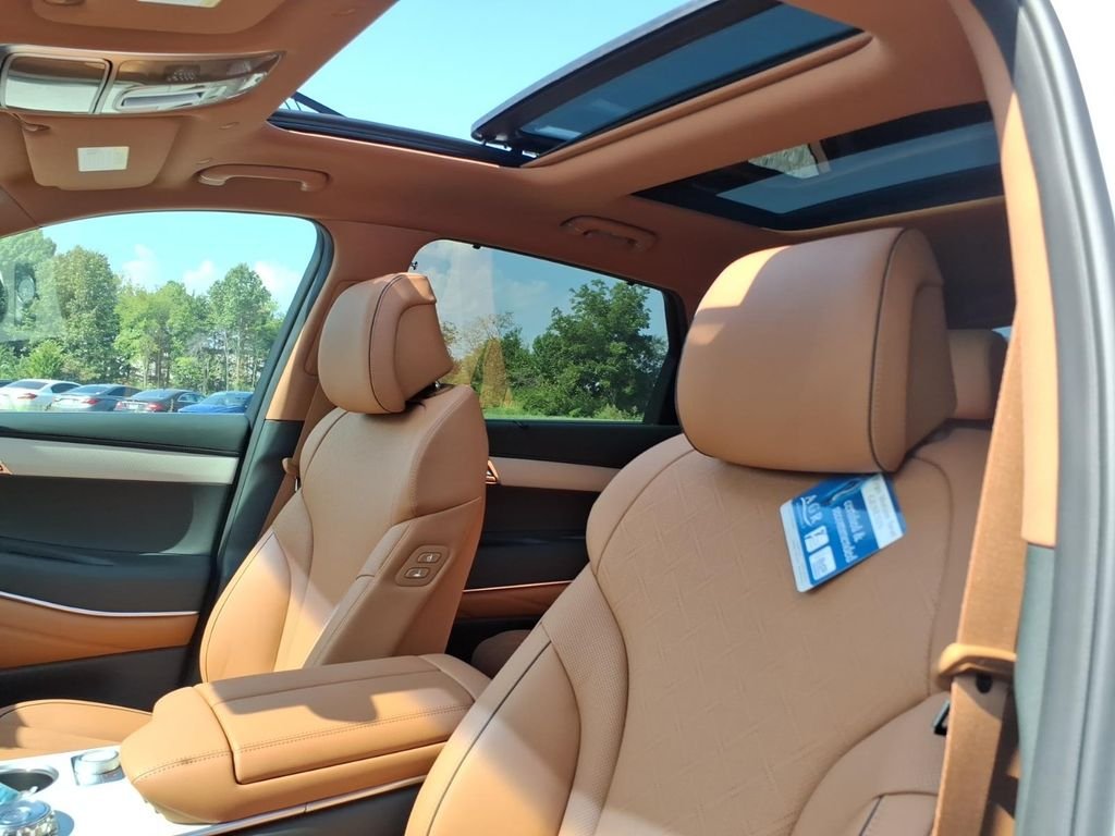 New 2027 White Genesis 2.5T Prestige image 14