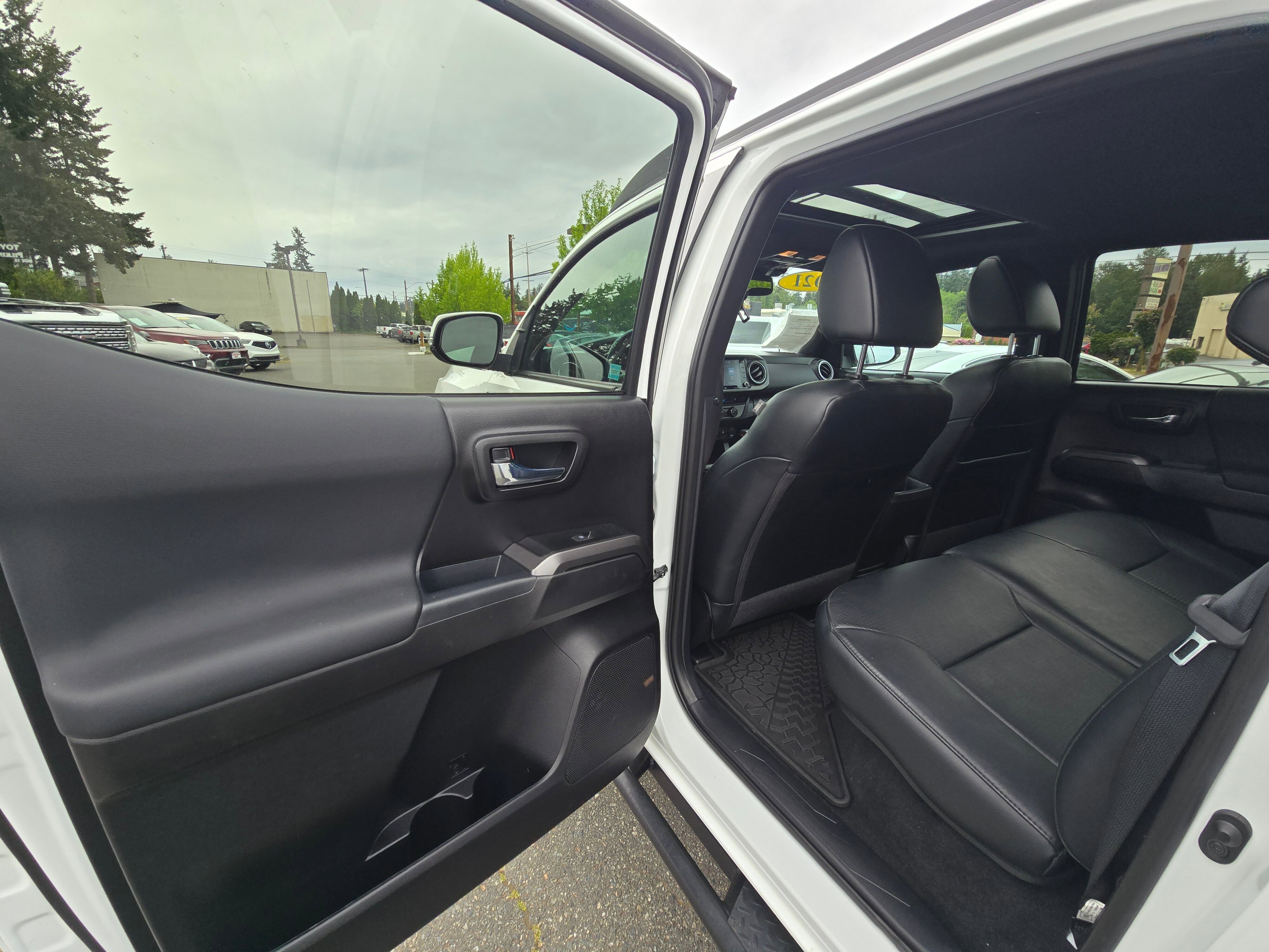 Used 2021  Toyota SR image 15