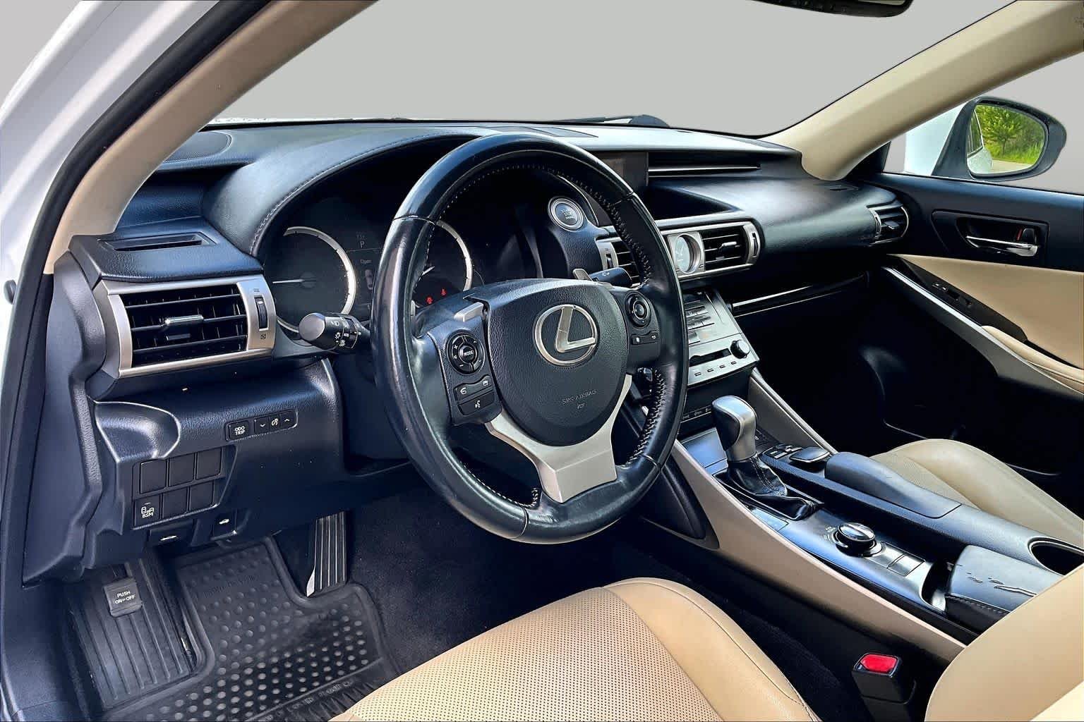 Used 2014 Starfire Pearl Lexus  image 18
