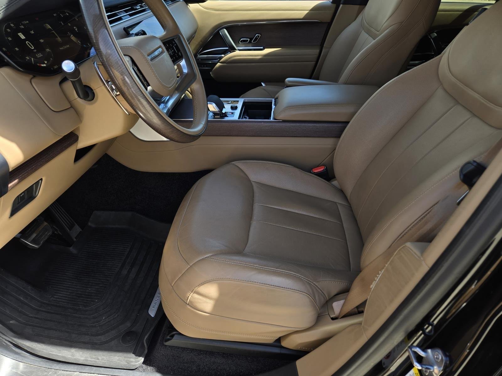 Used 2023 Santorini Black Metallic Land Rover SE image 25