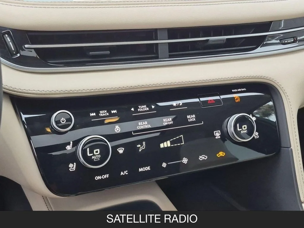 Used 2025 Silver INFINITI LUXE image 24