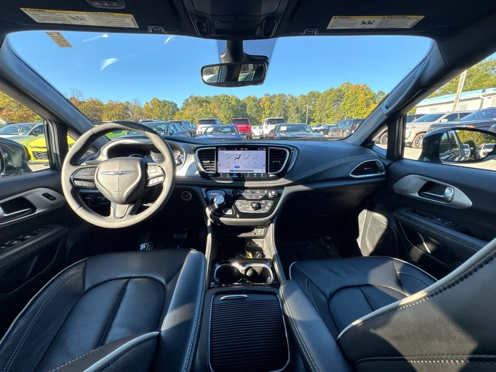 Used 2025 Blue Chrysler Select Premium S Appearance image 15
