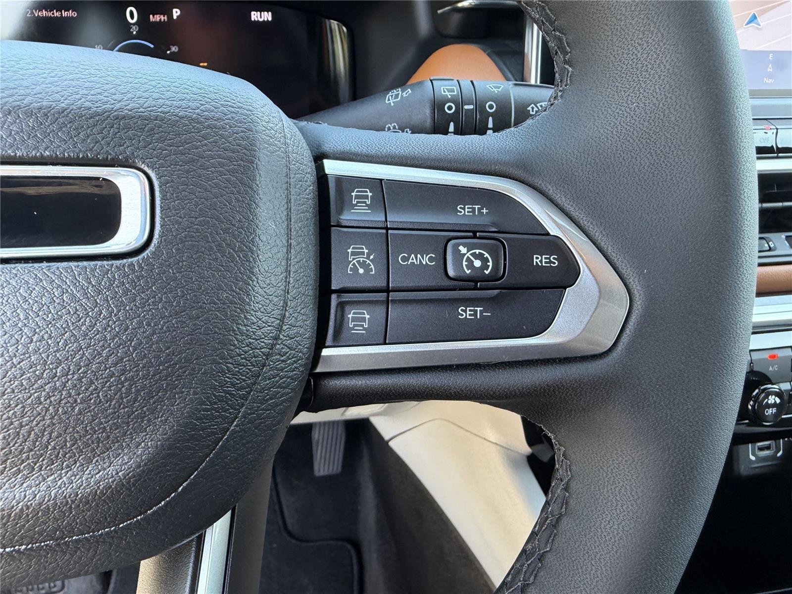 Used 2023 Diamond Black Crystal Pearlcoat Jeep Limited image 14