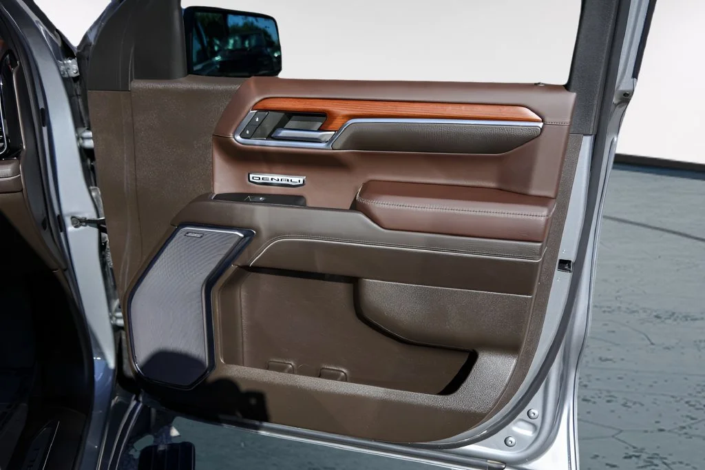 Used 2023 STERLING METALLIC GMC Denali image 31
