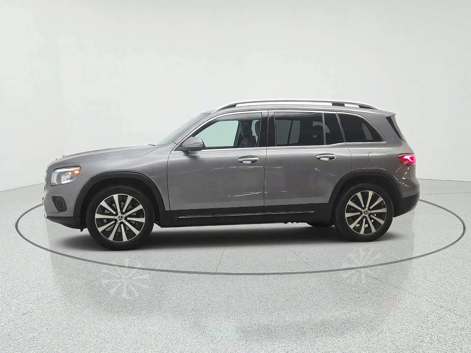 Used 2022 Mountain Grey Metallic Mercedes-Benz GLB 250 SUV image 8