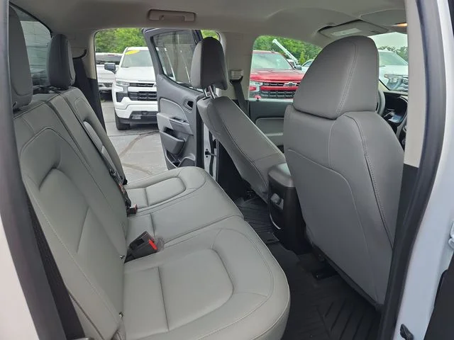 Used 2017 White GMC Base image 12