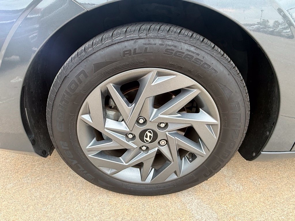 Used 2024 Gray Hyundai SEL image 9