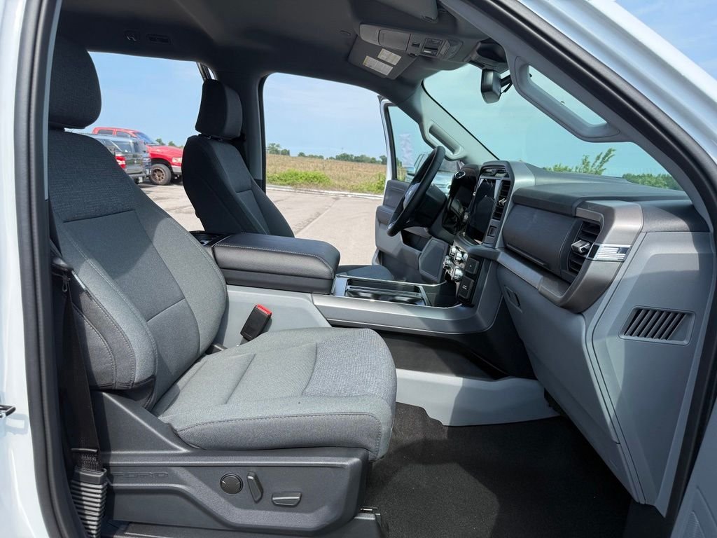 New 2026 Oxford White Ford XLT image 17