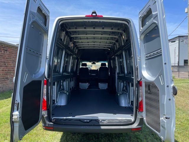 New 2025  Mercedes-Benz Cargo 170 WB image 16