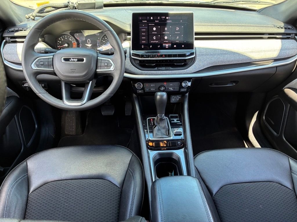 Used 2024 White Jeep Latitude image 11