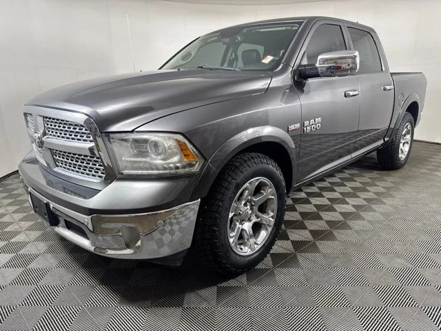 Used 2015 Granite Crystal Clearcoat Metallic Ram Laramie image 8