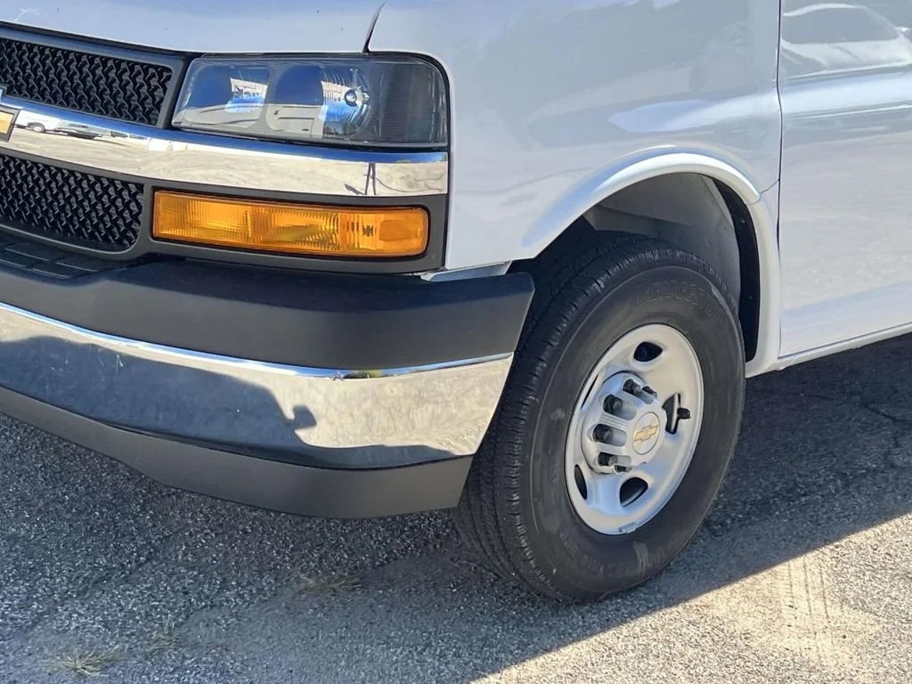 2025 Chevrolet Express Cargo Work Van - Photo 8