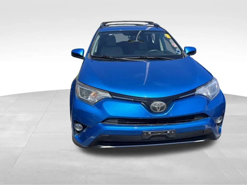 Used 2018 Blue Toyota XLE image 9