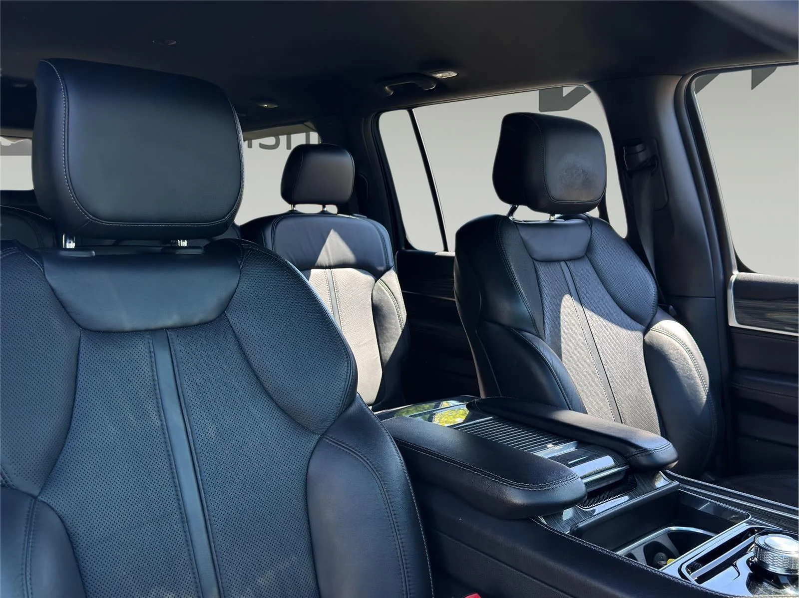 Used 2022 Diamond Black Crystal Pearlcoat Jeep Series II image 23