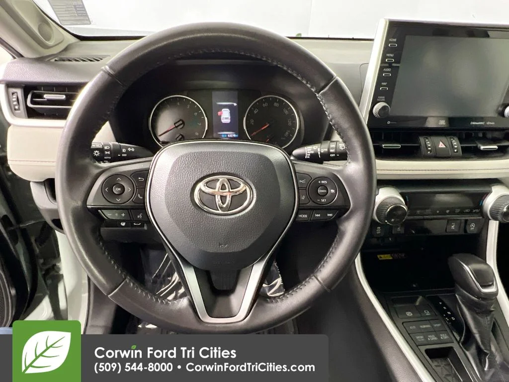 Used 2022 Gray Toyota XLE Premium image 8