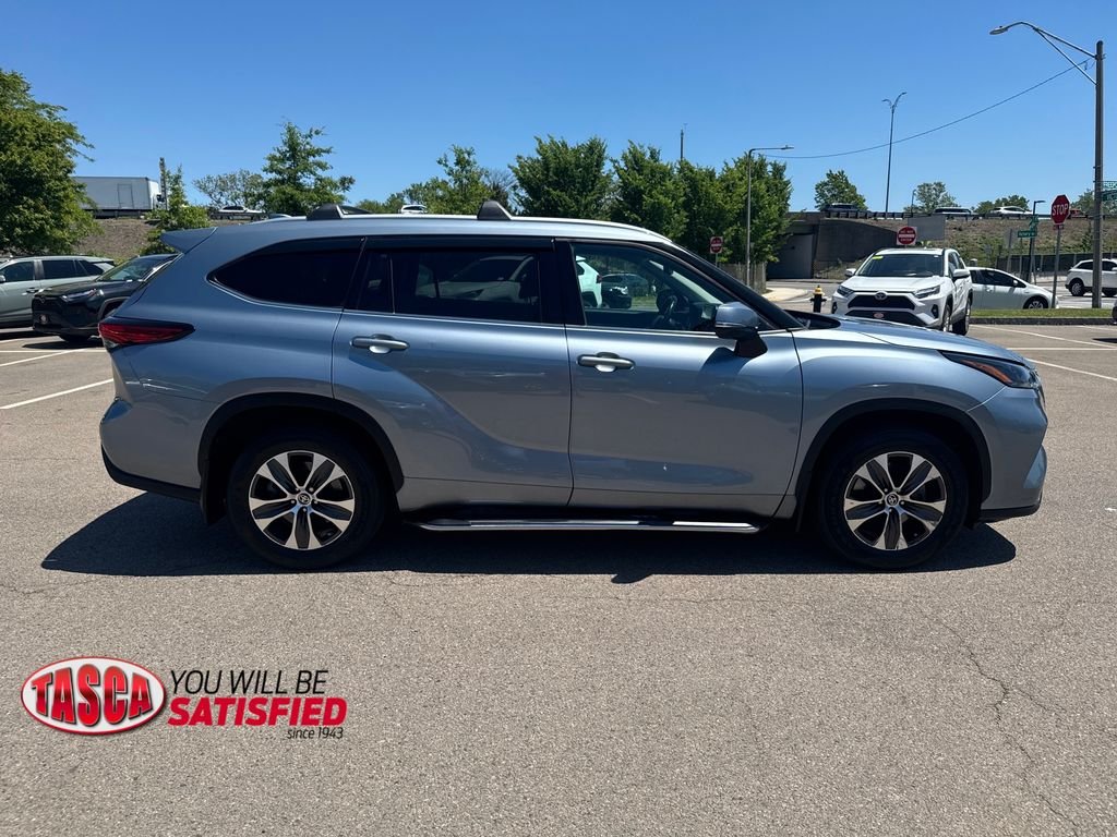Used 2022 Gray Toyota XLE image 11