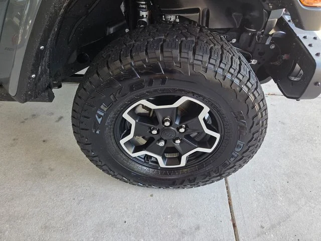 Used 2024 Gray Jeep Mojave image 18