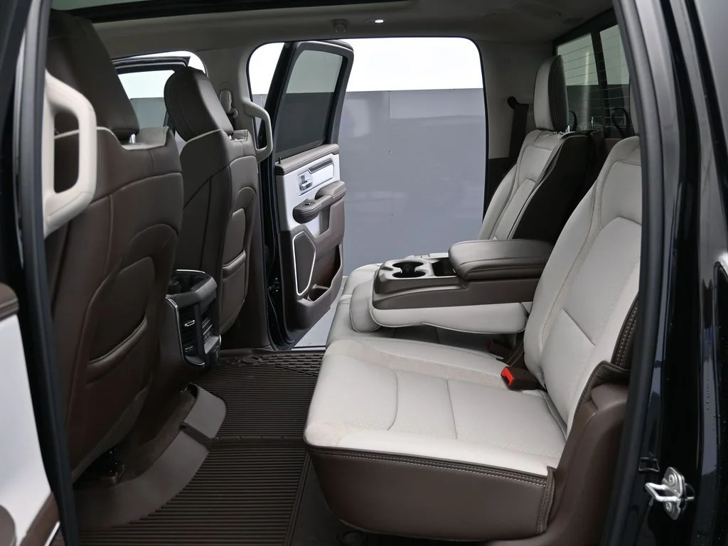 New 2026 Diamond Black Crystal Pearl-Coat Exterior Paint RAM Laramie image 17