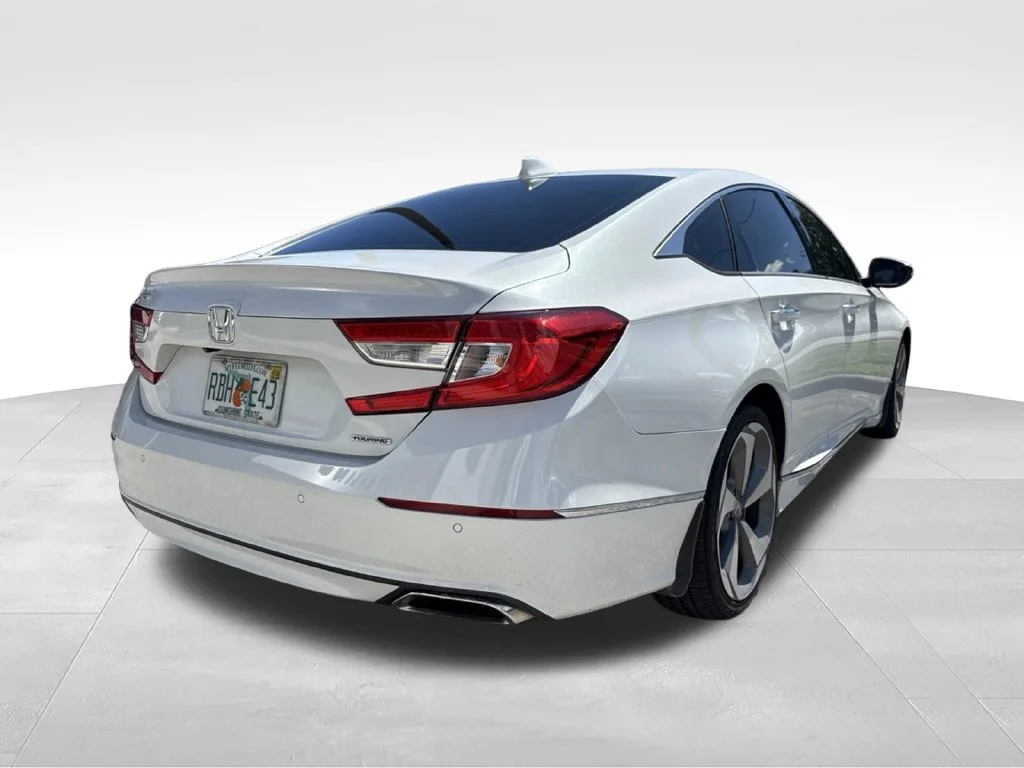 Used 2018 White Honda Touring image 3