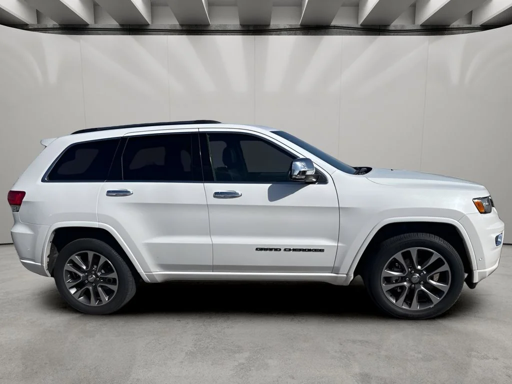 Used 2018 Ivory 3-Coat Jeep Overland image 7