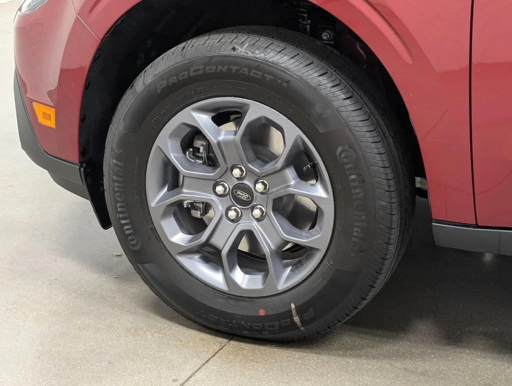 New 2026 Ruby Red Metallic Tinted Clearcoat Ford XLT image 2