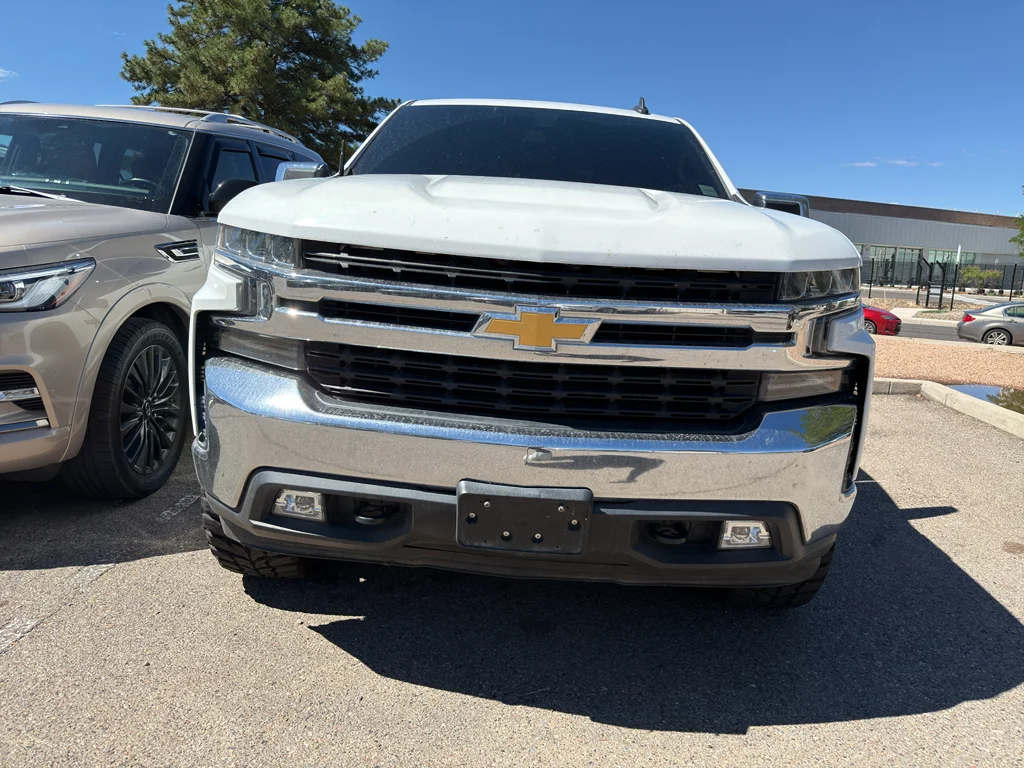 Used 2019 Summit White Chevrolet LT image 2