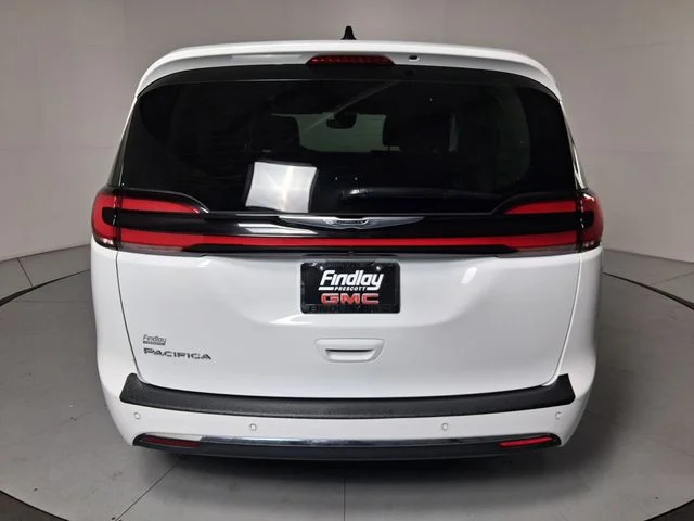 Used 2024 White Chrysler Touring L image 5