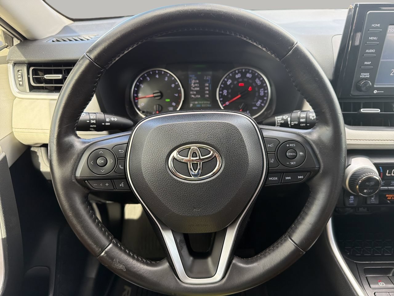 Used 2020 Silver Sky Metallic Toyota XLE Premium image 29